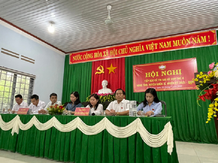 Đoàn đại biểu HĐND tỉnh và huyện tiếp xúc cử tri tại thị trấn Ea Drăng 